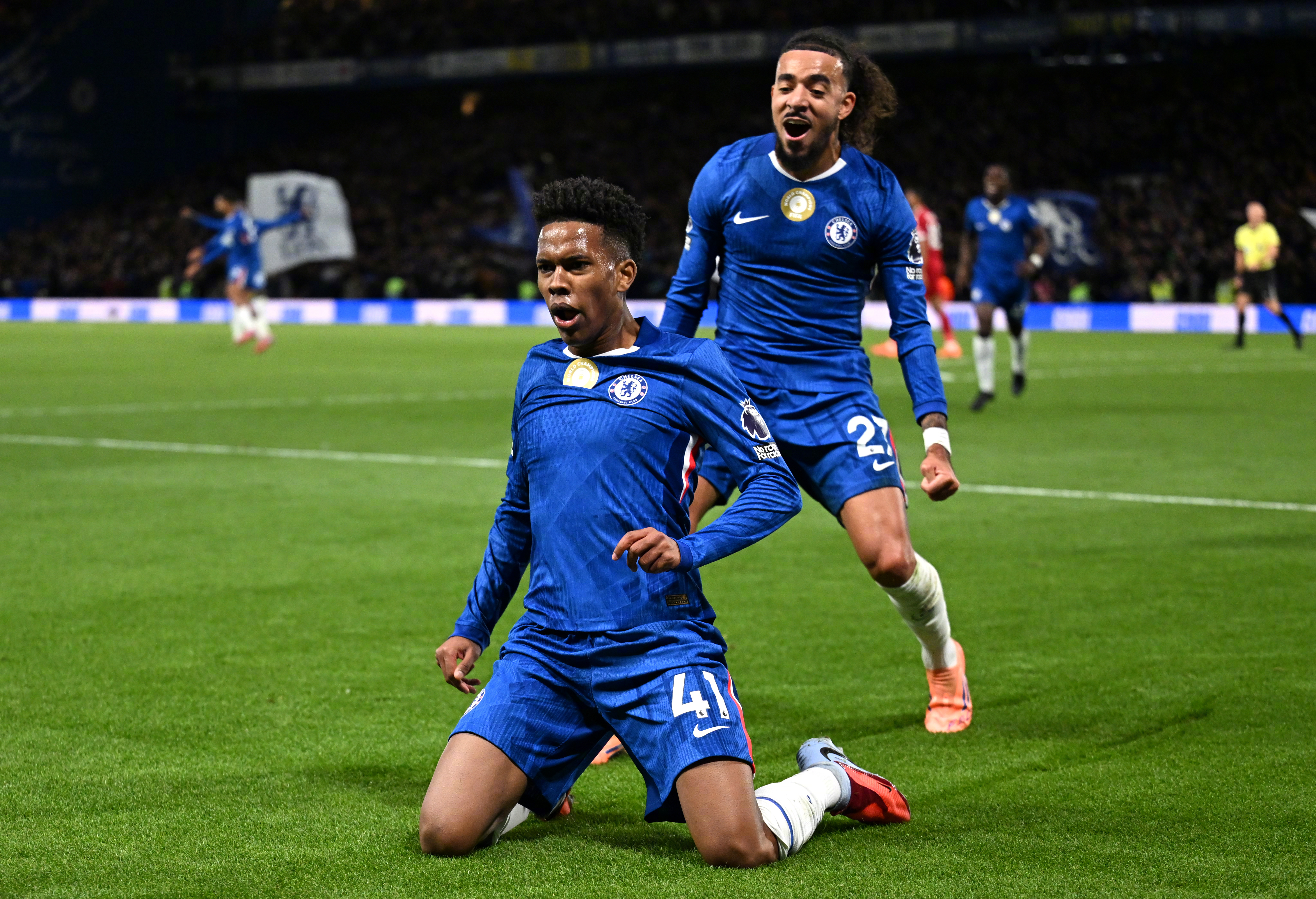 包含今夜NBA总决赛焦点战窗口期利物浦单刀错失，德罗巴与60激战DWG分钟瞬间刷屏的词条